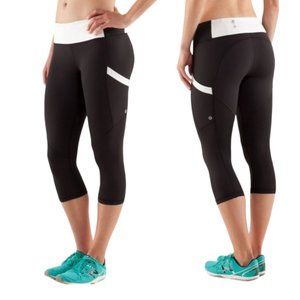 Lululemon Run Mod Moves Capri Leggings Womens 6 Green Black Gym Yoga Running